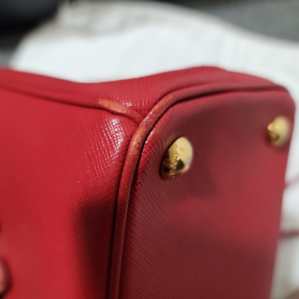 🌟Host Pick🌟Prada iconic Galleria Saffiano Leather Small Bag - Picture 4 of 16
